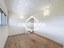 À LOUER – BUREAUX 56 m² – LE VILLAGE DE JARRY – BAIE-MAHAULT