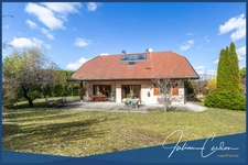 Architect-designed villa for sale in Cuvat