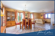 Architect-designed villa for sale in Cuvat
