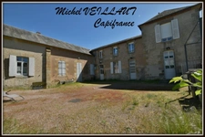 Résidence à vendre 21 pièces BOURBON L'ARCHAMBAULT (03), 8 appartements, Site cure thermale