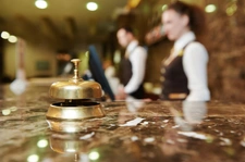 À VENDRE – MURS ET FONDS D’HÔTEL RESTAURANT 3 ÉTOILES – arrière pays Varois
