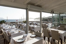 Dpt Var (83), à vendre proche de SAINT RAPHAEL Restaurant historique en bord de mer