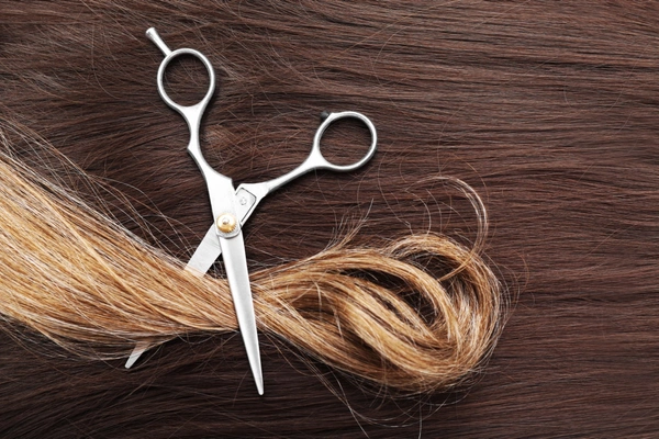 FONDS DE COMMERCE – SALON DE COIFFURE, ONGLES ET SOINS ESTHÉTIQUES – LE CANNET (06)