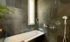 ANTIBES (06) À vendre – Appartement 5 pièces duplex en bas de villa avec piscine salle de sport et jacuzzi