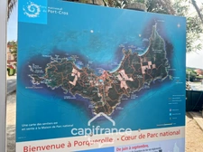 Appartement à vendre 4 pièces PORQUEROLLES (83), rare à la vente appartement 2 terasses et cave, vue et calme.