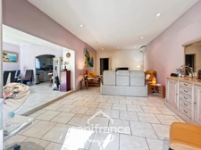House for sale 6 rooms HYERES (83) - Old world charm - 4 bedrooms - 200m2 living space - Swimming pool - possibility of 2 apartments.