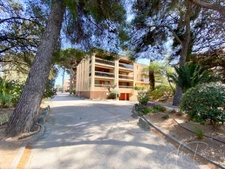 Dpt Var (83), à vendre  appartement T2 au port - au clame - Terrasse couverte de 12m².