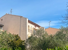 Appartement à vendre 4 pièces PORQUEROLLES (83), rare à la vente appartement 2 terasses et cave, vue et calme.