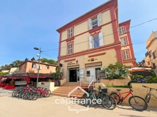 Appartement à vendre 4 pièces PORQUEROLLES (83), rare à la vente appartement 2 terasses et cave, vue et calme.