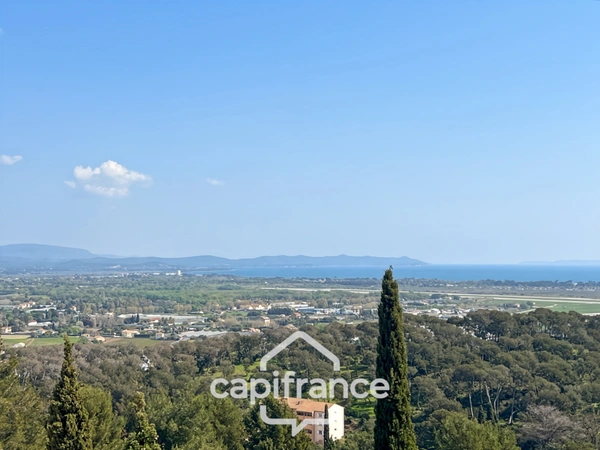 Appartement à vendre 4 pièces HYERES (83), Costebelle, Parc de la Luquette, Dernier étage, vue Mer. DOUBLE GARAGE.