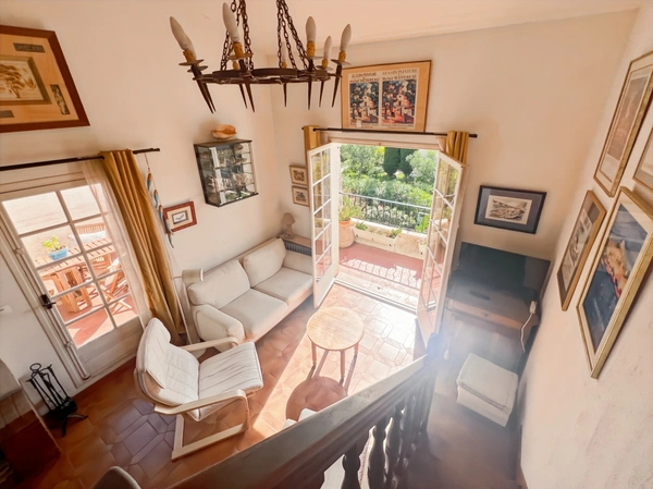 Appartement à vendre 4 pièces PORQUEROLLES (83), rare à la vente appartement 2 terasses et cave, vue et calme.
