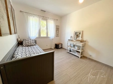 Dpt Var (83), à vendre HYERES Villa sans vis à vis- 1000m² de terrain - 3 chambres  - piscine - jardin - GARAGE.