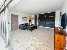 Dpt Var (83), for sale HYERES apartment at the port, loggia and parking space.
