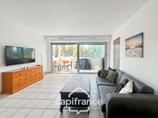 Dpt Var (83), for sale HYERES apartment at the port, loggia and parking space.