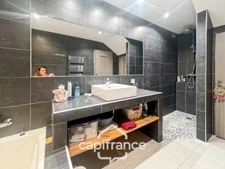 Maison à vendre 6 pièces LE LAVANDOU (83), 4 chambres, vue dégagée et de nombreuses terrasses.