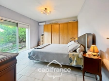 House for sale 6 rooms HYERES (83) - Old world charm - 4 bedrooms - 200m2 living space - Swimming pool - possibility of 2 apartments.