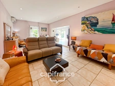 House for sale 6 rooms HYERES (83) - Old world charm - 4 bedrooms - 200m2 living space - Swimming pool - possibility of 2 apartments.