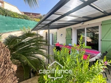 Maison à vendre 6 pièces LE LAVANDOU (83), 4 chambres, vue dégagée et de nombreuses terrasses.