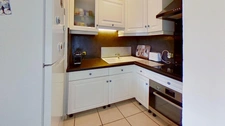 Dpt Var (83), for sale HYERES apartment at the port, loggia and parking space.