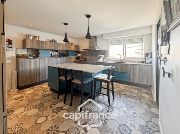 Appartement à vendre 4 pièces HYERES (83) - 147m2- 4ème et dernièr Etage- Accès direct GARAGE