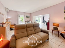 House for sale 6 rooms HYERES (83) - Old world charm - 4 bedrooms - 200m2 living space - Swimming pool - possibility of 2 apartments.