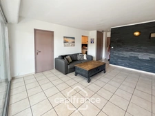 Dpt Var (83), for sale HYERES apartment at the port, loggia and parking space.