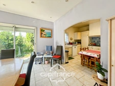 House for sale 6 rooms HYERES (83) - Old world charm - 4 bedrooms - 200m2 living space - Swimming pool - possibility of 2 apartments.