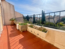 Appartement à vendre 4 pièces PORQUEROLLES (83), rare à la vente appartement 2 terasses et cave, vue et calme.