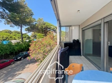 Dpt Var (83), for sale HYERES apartment at the port, loggia and parking space.