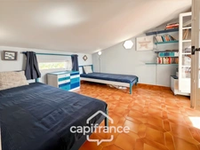 Appartement à vendre 4 pièces PORQUEROLLES (83), rare à la vente appartement 2 terasses et cave, vue et calme.