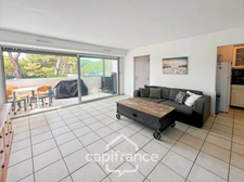 Dpt Var (83), for sale HYERES apartment at the port, loggia and parking space.
