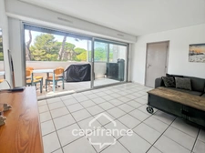Dpt Var (83), for sale HYERES apartment at the port, loggia and parking space.
