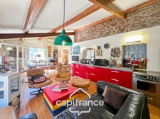 House for sale 6 rooms HYERES (83) - Old world charm - 4 bedrooms - 200m2 living space - Swimming pool - possibility of 2 apartments.