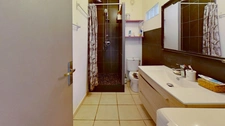 Dpt Var (83), for sale HYERES apartment at the port, loggia and parking space.
