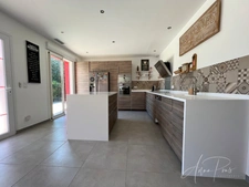 Dpt Var (83), à vendre HYERES Villa sans vis à vis- 1000m² de terrain - 3 chambres  - piscine - jardin - GARAGE.
