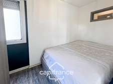 Dpt Var (83), for sale HYERES apartment at the port, loggia and parking space.
