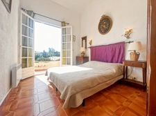 Appartement à vendre 4 pièces PORQUEROLLES (83), rare à la vente appartement 2 terasses et cave, vue et calme.