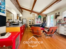 House for sale 6 rooms HYERES (83) - Old world charm - 4 bedrooms - 200m2 living space - Swimming pool - possibility of 2 apartments.