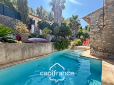 House for sale 6 rooms HYERES (83) - Old world charm - 4 bedrooms - 200m2 living space - Swimming pool - possibility of 2 apartments.
