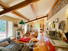 House for sale 6 rooms HYERES (83) - Old world charm - 4 bedrooms - 200m2 living space - Swimming pool - possibility of 2 apartments.