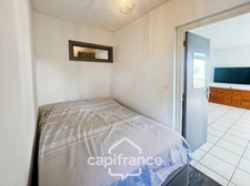 Dpt Var (83), for sale HYERES apartment at the port, loggia and parking space.