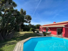 Dpt Var (83), à vendre HYERES Villa sans vis à vis- 1000m² de terrain - 3 chambres  - piscine - jardin - GARAGE.