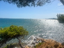 Appartement à vendre 4 pièces PORQUEROLLES (83), rare à la vente appartement 2 terasses et cave, vue et calme.