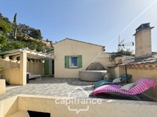 Maison à vendre 6 pièces LE LAVANDOU (83), 4 chambres, vue dégagée et de nombreuses terrasses.