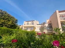 Appartement à vendre 4 pièces PORQUEROLLES (83), rare à la vente appartement 2 terasses et cave, vue et calme.