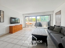 Dpt Var (83), for sale HYERES apartment at the port, loggia and parking space.
