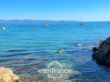 Appartement à vendre 4 pièces PORQUEROLLES (83), rare à la vente appartement 2 terasses et cave, vue et calme.