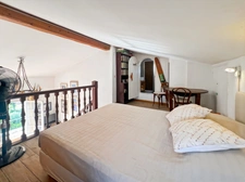 Appartement à vendre 4 pièces PORQUEROLLES (83), rare à la vente appartement 2 terasses et cave, vue et calme.