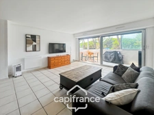 Dpt Var (83), for sale HYERES apartment at the port, loggia and parking space.