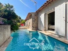 House for sale 6 rooms HYERES (83) - Old world charm - 4 bedrooms - 200m2 living space - Swimming pool - possibility of 2 apartments.